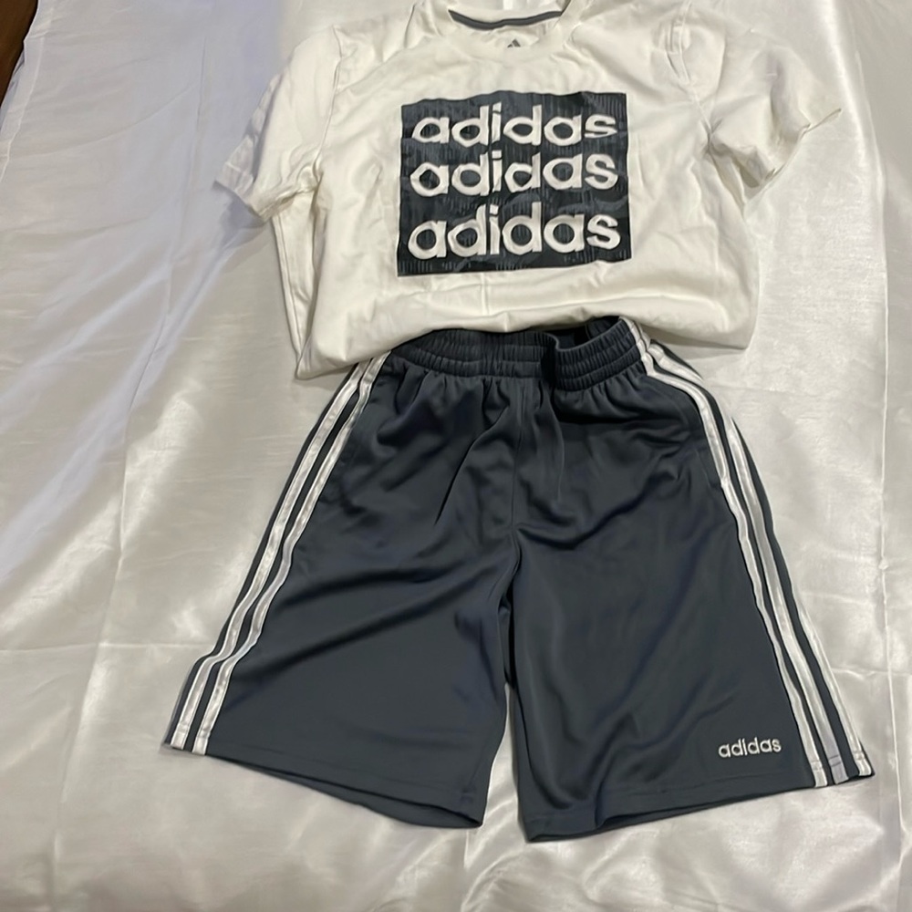 Boy adidas short set